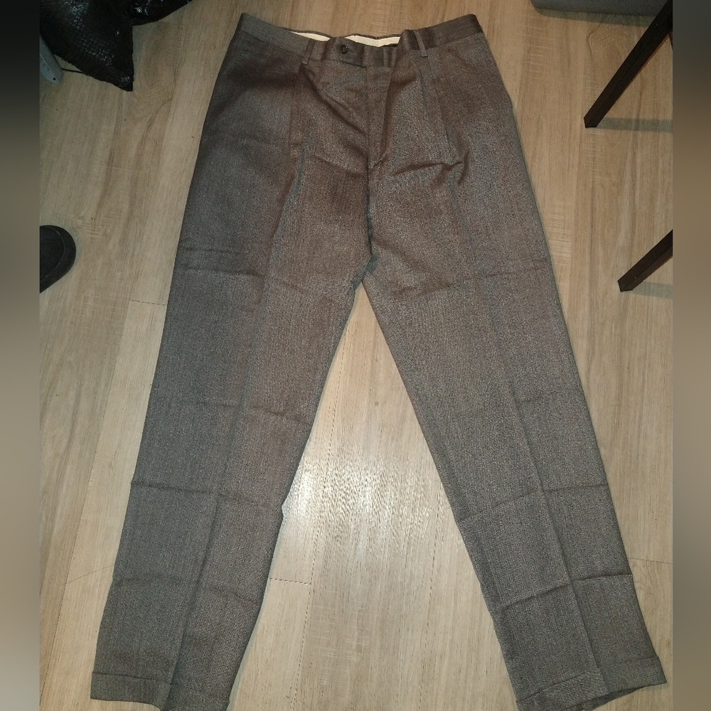 Gold Hart Schaffner Marx size 38 inseam 32. 100%wool.
